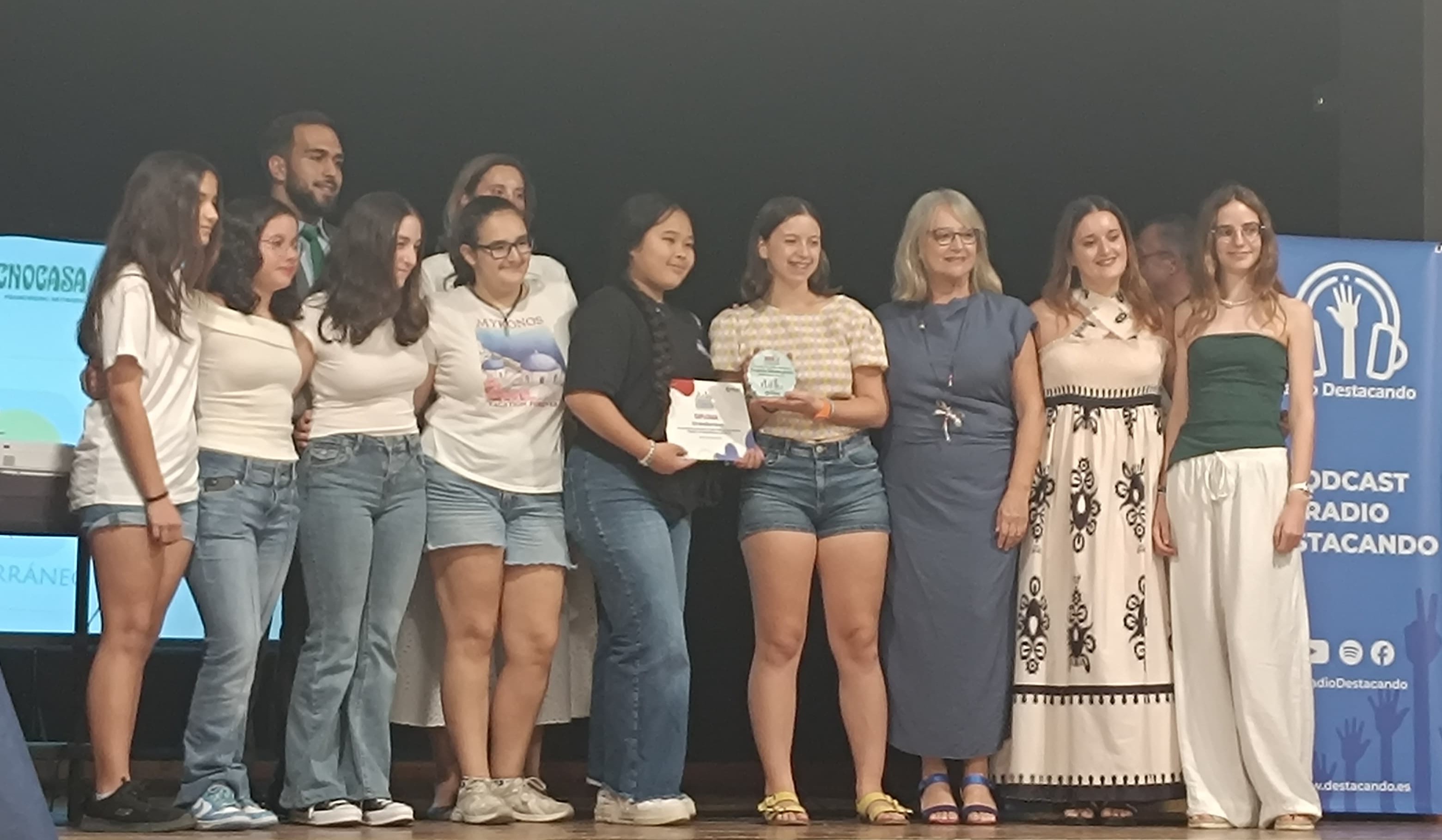 Imagen de la noticia: El arte de las palabras condecorado en la Gala de Premios Destacando